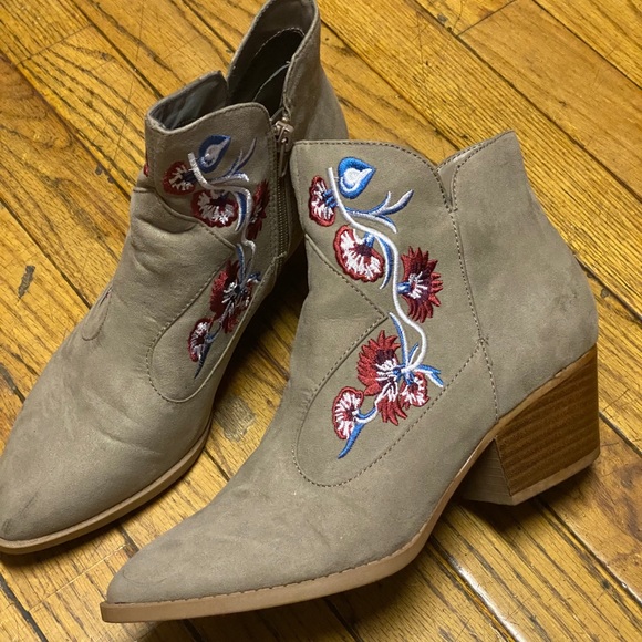 Women’s boots - Picture 3 of 6